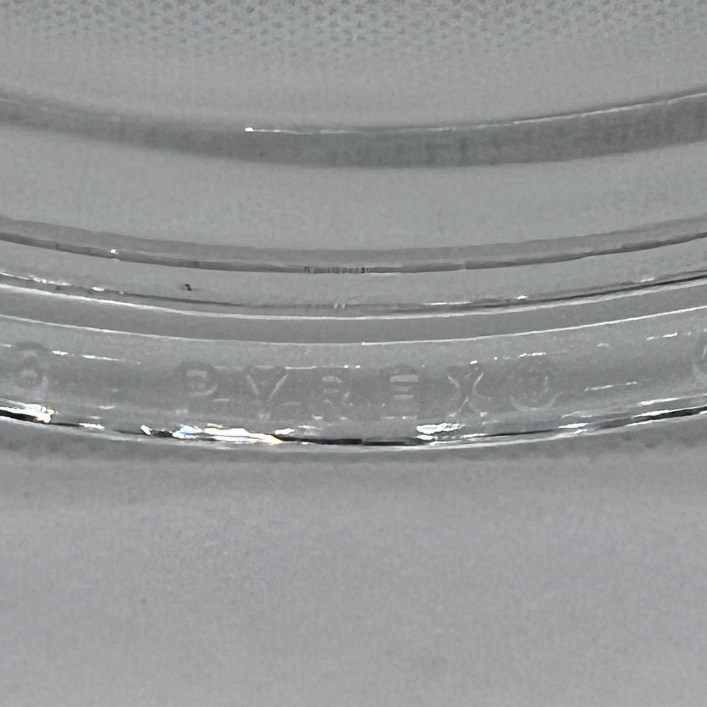 CorningWare French White 1.5 Qt Round Casserole Dish w/ Pyrex & Plastic Lid - Picture 7 of 8